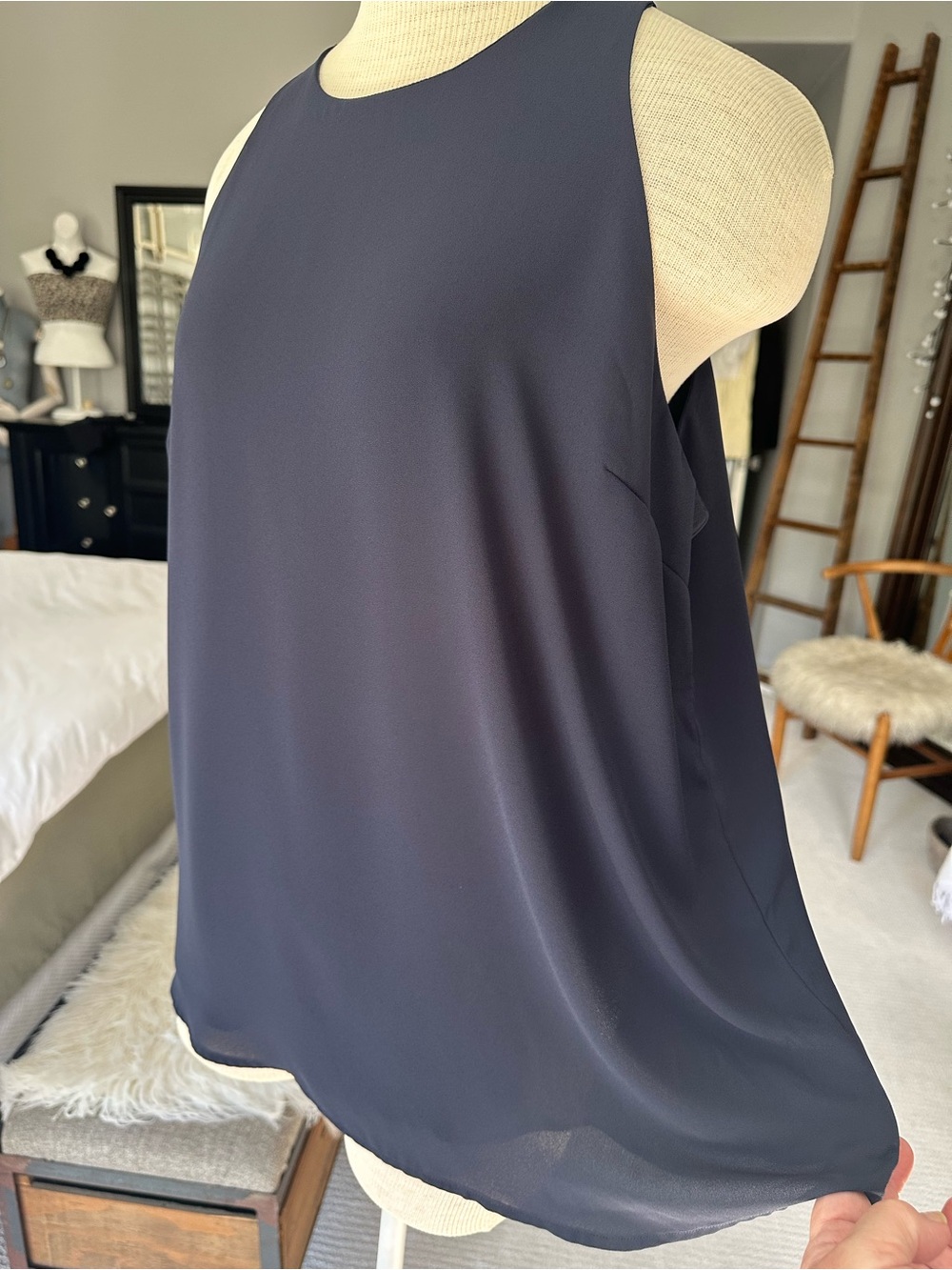 Ann Taylor Navy Sleeveless Chiffon Top, size large